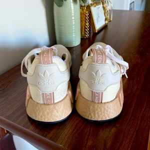 Womens Size 10 Adidas Tennis Shoes